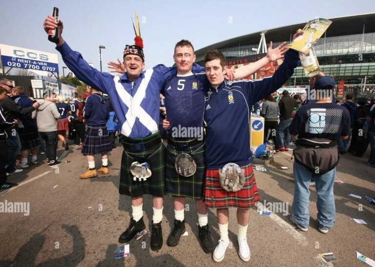 Navijači Škotske ispred hotela reprezentacije Srbije:: „Pobjedite Englesku, molimo vas“