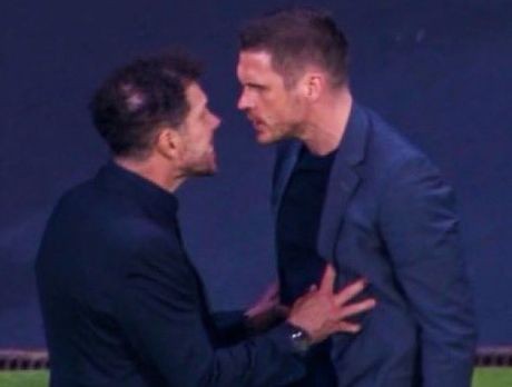 Umalo tuča u Madridu: Simeone nasrnuo na direktora Borusije i gurao ga tokom meča