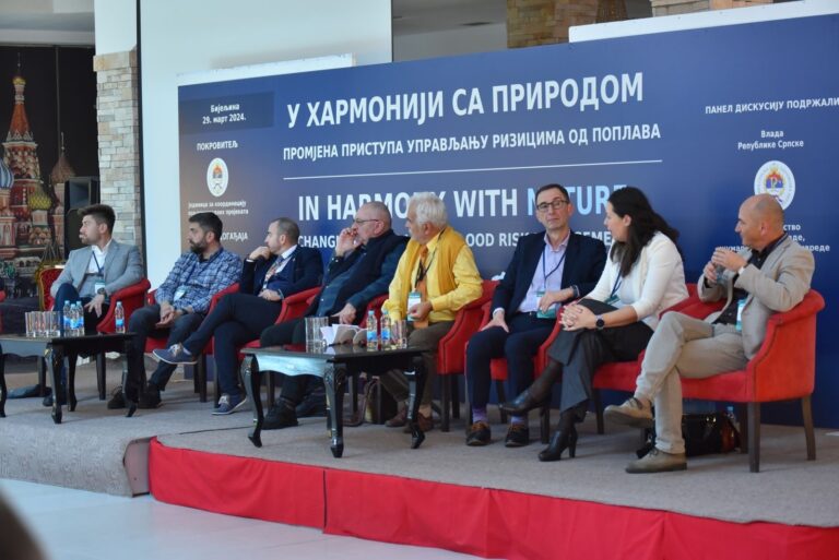 U Bijeljini održana panel diskusija „U harmoniji sa prirodom – promjena pristupa upravljanju rizicima od poplava“