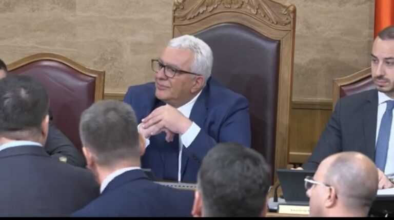 Skupština Crne Gore: Opozicija blokirala Spajića da dođe do govornice