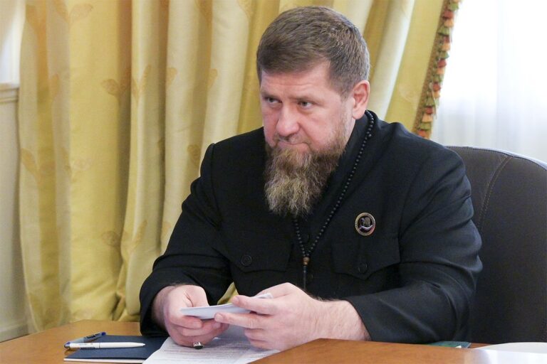 Kadirov vozi sajbertrak sa mitraljezom, tvrdi da je vozilo dobio od Maska