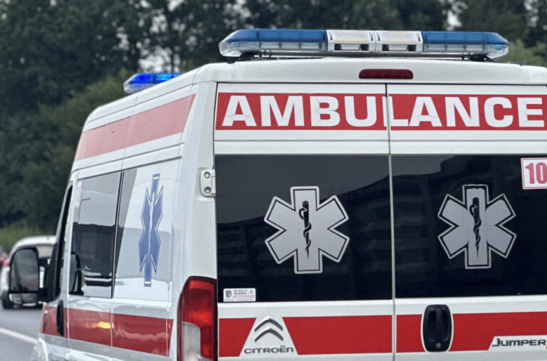 Udes na Adi Huji: Dve osobe teško povređene