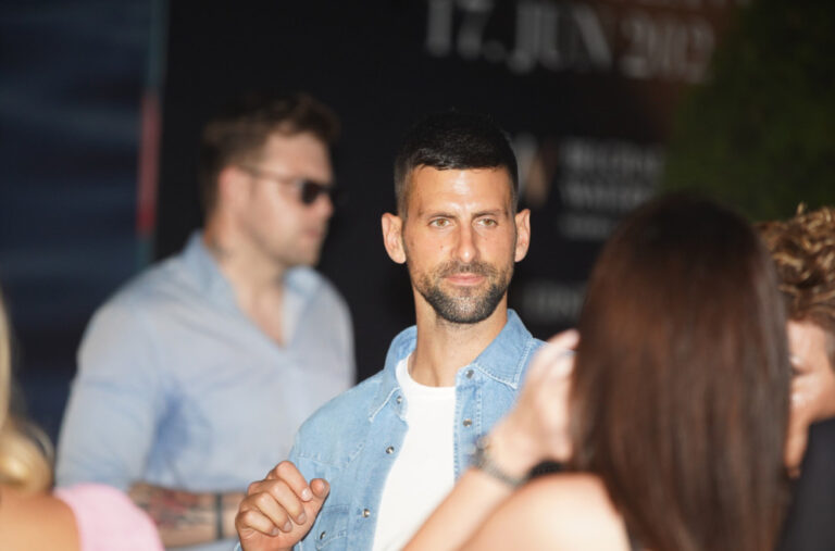 Đoković zapjevao „Jutro je“ i doveo atmosferu do usijanja: „Gore“ društvene mreže