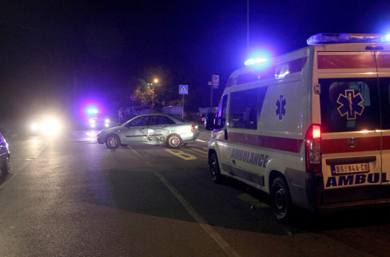 Saobraćajna nesreća u Batajnici: Muškarac teško povrijeđen