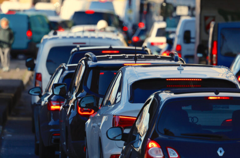 Potpuni kolaps: Na granici sa Crnom Gorom formirane kolone vozila