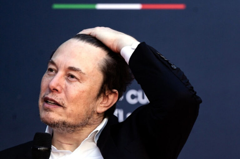 Mask otkrio Amerikanca „rođenog“ 2154. godine: Primio 41.000 dolara socijalne pomoći FOTO