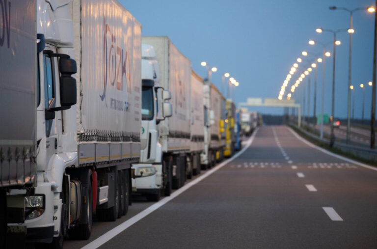 Kamioni na Batrovcima čekaju šest sati, na Kelebiji pet