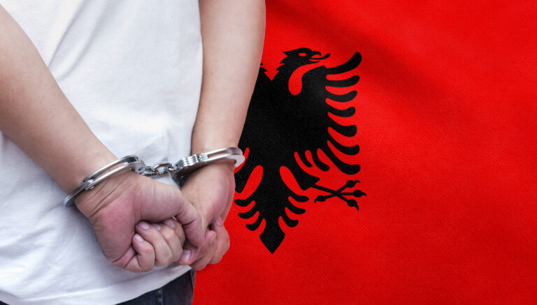 Usred Beograda pokazivao simbol „Velike Albanije“, uslijedila brza reakcija policije