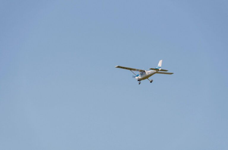 Avion kružio iznad Niša; Čim je poletio sa aerodroma nastao je problem VIDEO