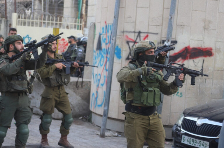 Vojska naoružana do zuba upala u škole: „Zlostavljanje dece – 800 učenika pati od šoka“