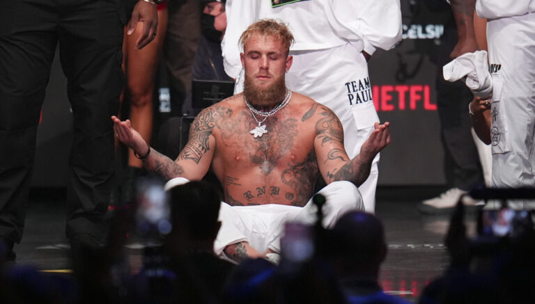 Na megdan s Tajsonom sa štitom za uši od 100.000 dolara: „Neću da me ugrize“ VIDEO