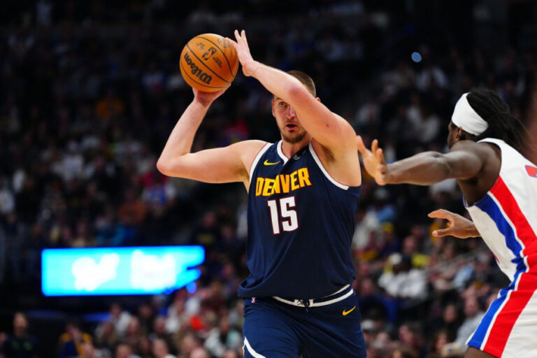 Jokić trojkama uništio „Pistonse“ i natjerao komentatora da progovori srpski