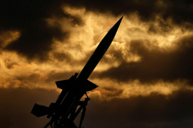 Lansirana balistička raketa: Veliki udar na vojnu bazu