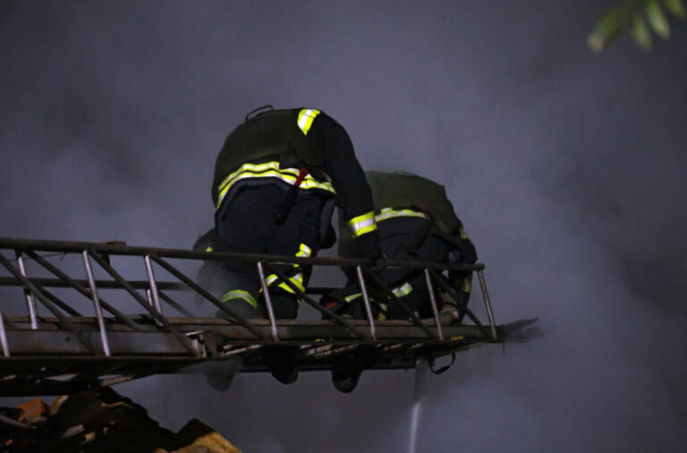 Veliki požar u Višnjičkoj banji: Zapalila se kuća, vatra se proširila i na susednu zgradu