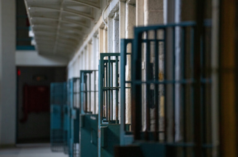 Sudija UN osuđena na zatvor: Prisiljavala ženu da radi kao robinja?