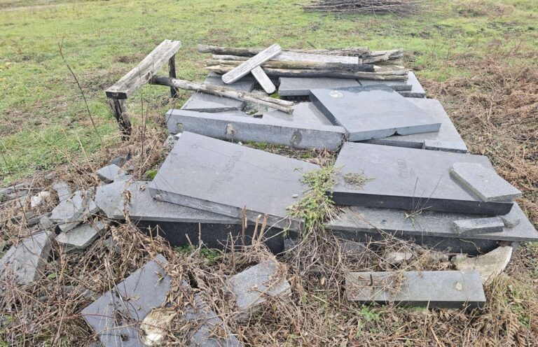 Zavičajno udruženje Tuzlaka u Bijeljini: Uništavanje nadgrobnih spomenika u selu Tupkovići kod Živinica je  gnusan i anticivilizacijski čin