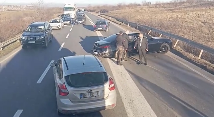 Bratislav Gašić imao udes: „Civilni automobil udario u službeno vozilo“