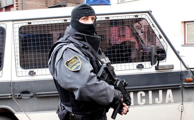 Pucnjava u Tuzli: Sin ranio oca, pobjegao i poručio; „Živ se neću predati“