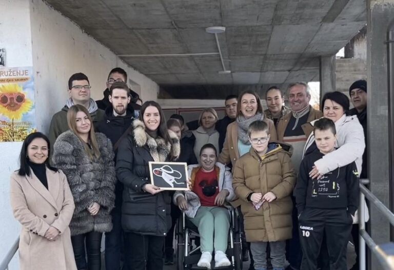 ROS obradovala i Udruženje „Bijeljinska Djeca Suncokreti“