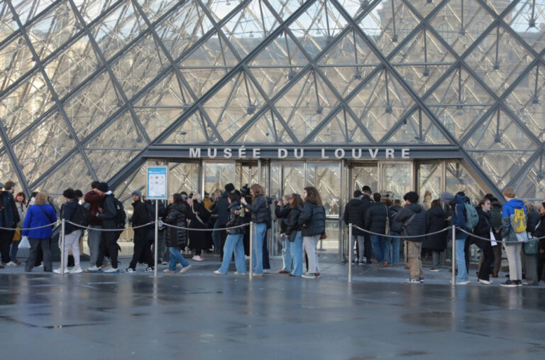 Muzeju Luvr će biti potrebne godine da riješi bezbjedonosne probleme