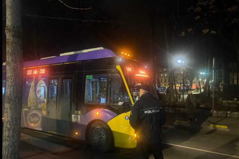 Drama u Sarajevu: Pijan oštetio trolejbus, vozač u bolnici