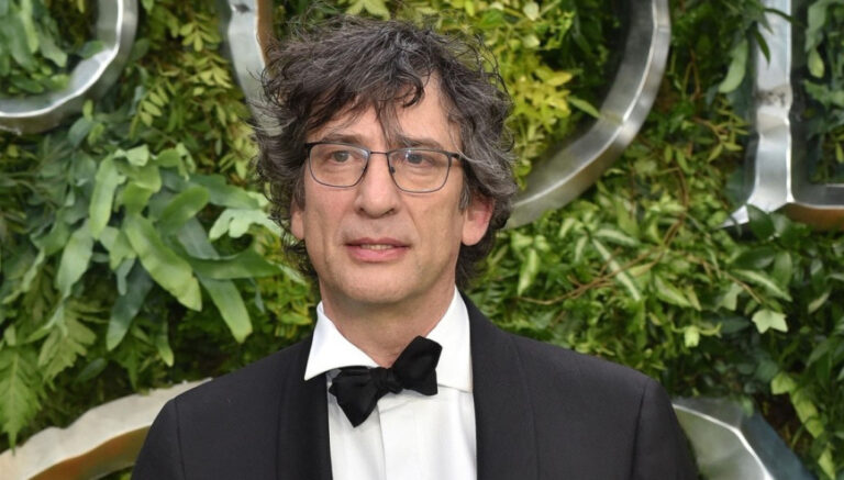 Oglasio se Nil Gejmen: „Daleko sam od savršene osobe“