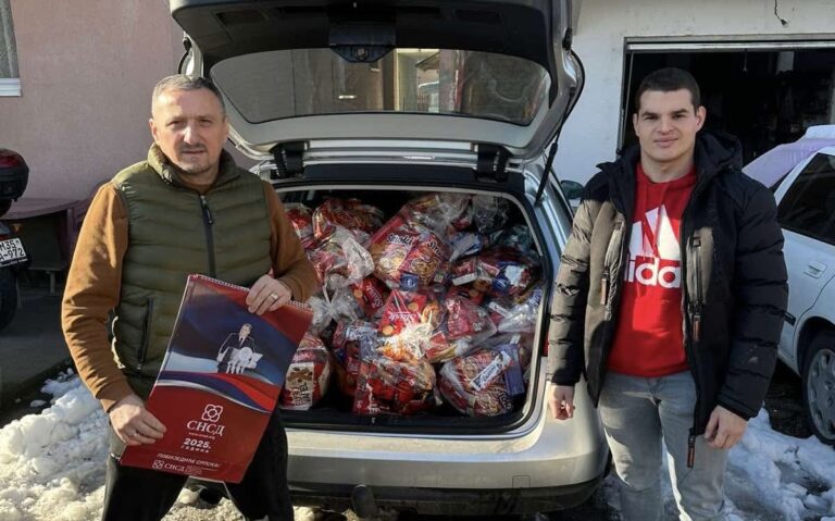 SNSD obradovao bijeljinske mališane novogodišnjim paketićima