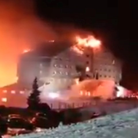 Plamen guta hotel u poznatom skijalištu: Broje se žrtve VIDEO