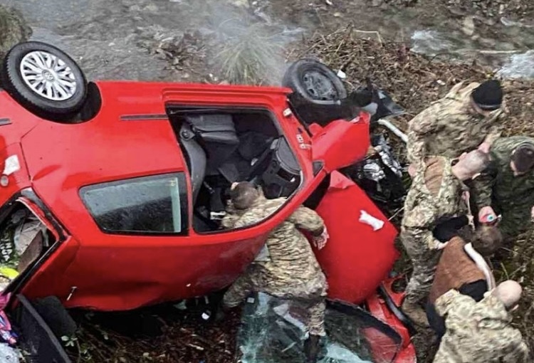 Saobraćajna nezgoda kod Živinica: Pripadnici OS BiH pritekli u pomoć