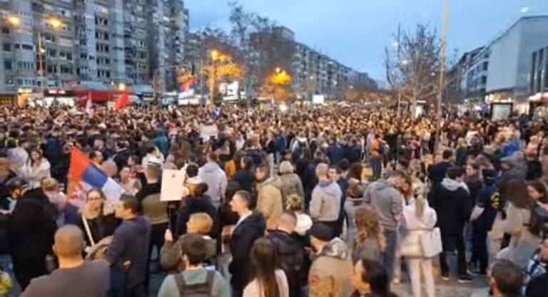 Veliki protesti građana u Novom Sadu i Nišu FOTO