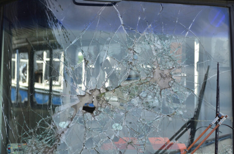 Sudarili se autobusi u Zemunu: Ima povrijeđenih; Vozač zaspao za volanom? VIDEO