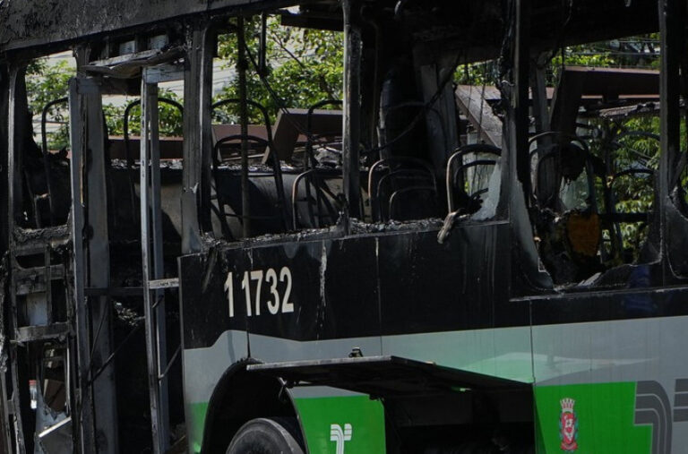 Izgorio autobus, poginula najmanje 41 osoba