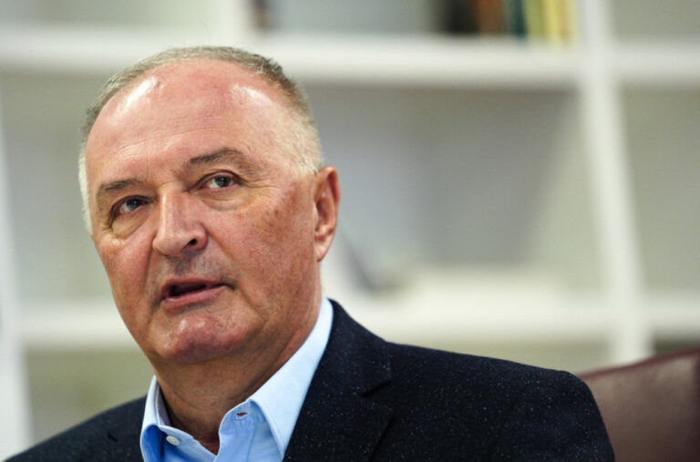 Trivićeva Helezu: Ponaša se kao slon u staklarskoj radnji