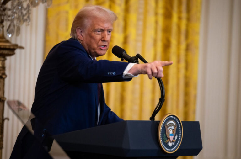 Tramp naredio obustavu razgovora za studentske vize u ambasadama SAD