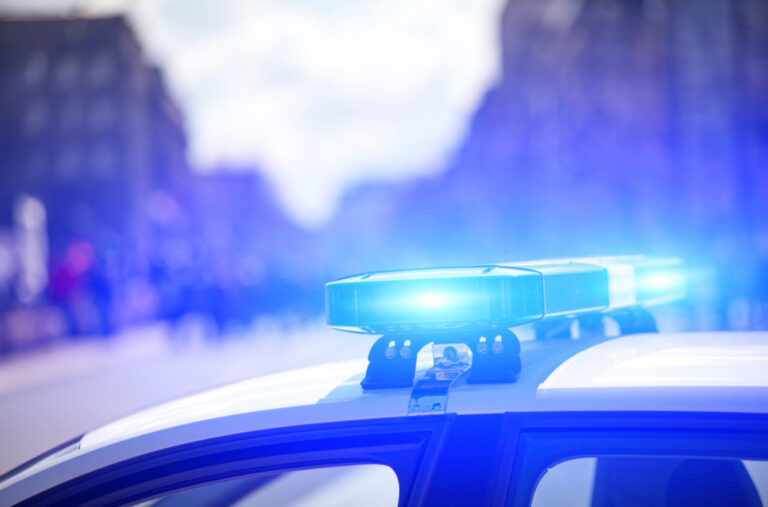 Određeno zadržavanje osumnjičenom da je automobilom uletio među građane tokom blokade