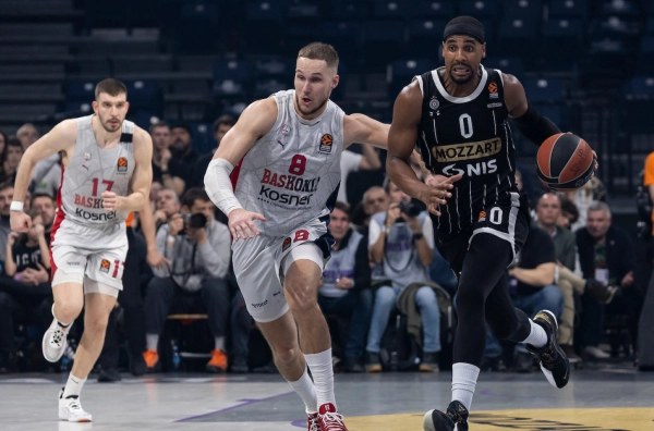 Partizan se kockao ali srušio Baskoniju: Heroj pobjede Ajzea Majk