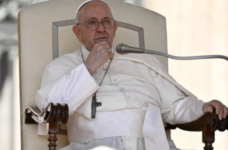 Novosti iz Vatikana: Papa pokazuje blago poboljšanje FOTO