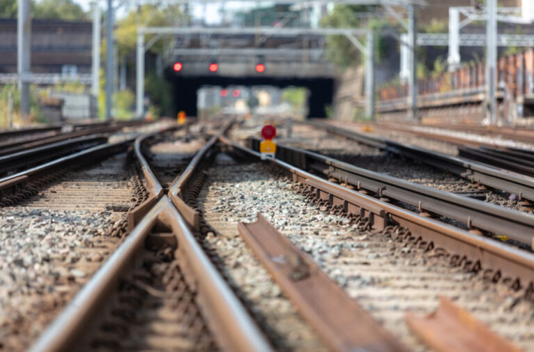 Izdato upozorenje: Strogo zabranjeno kretanje na ovom željezničkom mostu i u tunelu