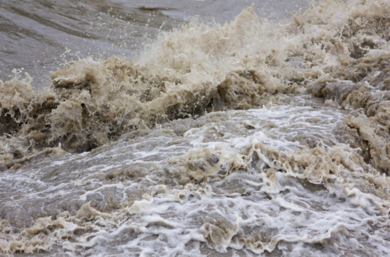 Obilne poplave: Više od 20 stradalih, među njima i deca FOTO