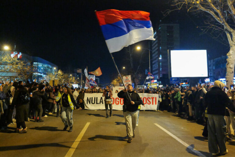 Sve nas interesuje, kako će se riješiti društvena kriza u Srbiji?: Evo šta kaže vještačka inteligencija