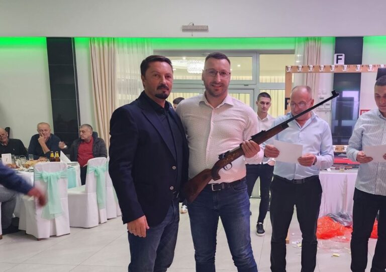 TRB i Slavenko Ristić dodijelili pušku na druženju lovaca