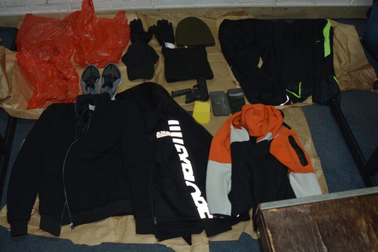 Uhapšena dva razbojnika: Maskirani upali u privatnu kuću uz prijetnju oružjem i otuđili novac