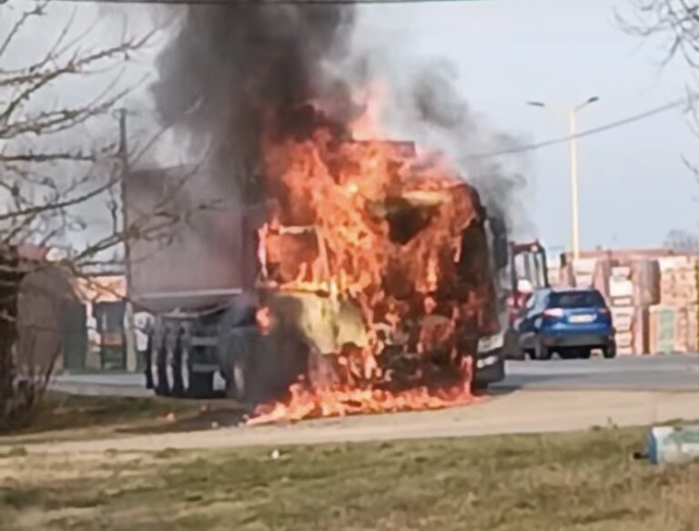 Ugašen požar na kabini kamiona koji je gorio u Dvorovima