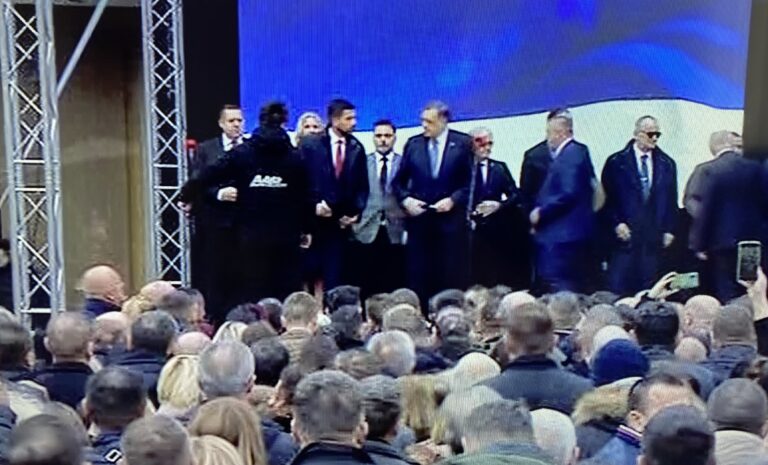 Dodiku godinu dana zatvora i šest godina zabrane obavljanja funkcije predsjednika RS: Traje miting ispred NS Republike Srpske