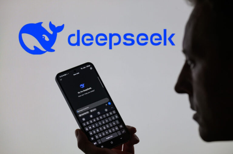Kineski dupli pas: DeepSeek deli podatke korisnika sa TikTokom?