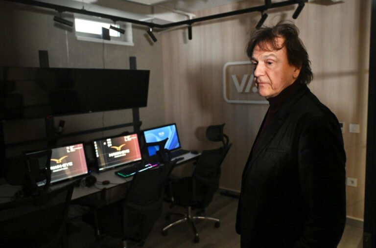 Glumac iz serije „Igra sudbine“ Zdravku Čoliću posvetio pesmu: Poslušajte kako zvuči VIDEO