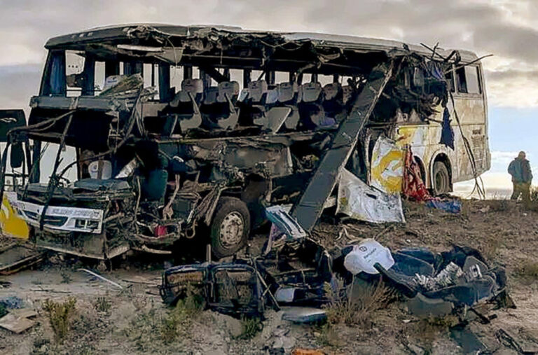 Sudarila se dva autobusa: 37 mrtvih