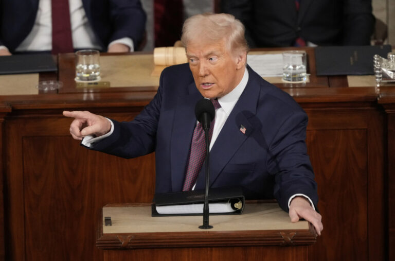 Tramp preti da ukine finansiranje javnih medijskih servisa: „Pristrasni su i troše naš novac“