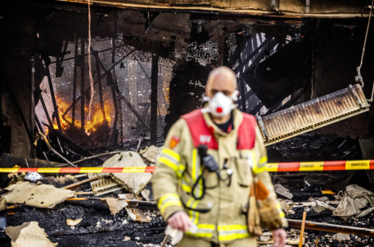 Izbio požar u Milanu: Vatra za kratko vreme progutala pijacu FOTO