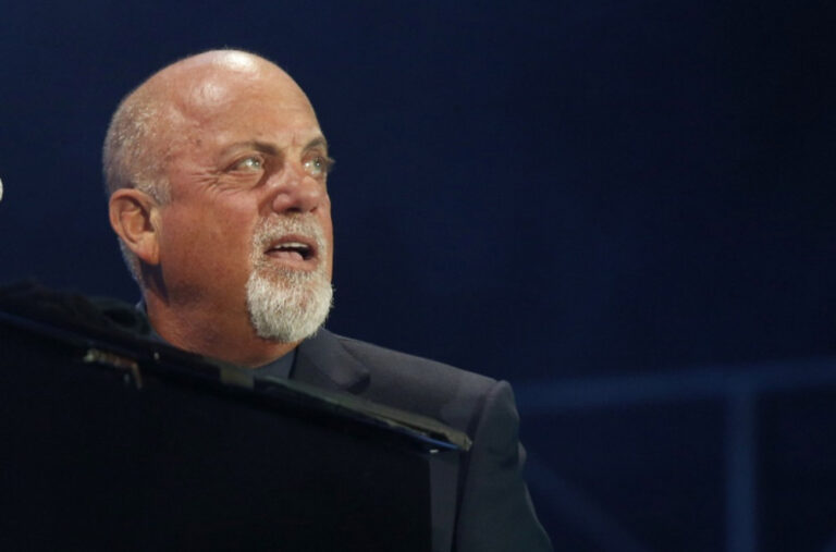 Poznati muzičar odlaže turneju zbog zdravstvenog stanja: Fanovi zabrinuti